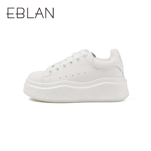 伊伴秋季减龄感小花厚底运动休闲板鞋B25452390 商品图1