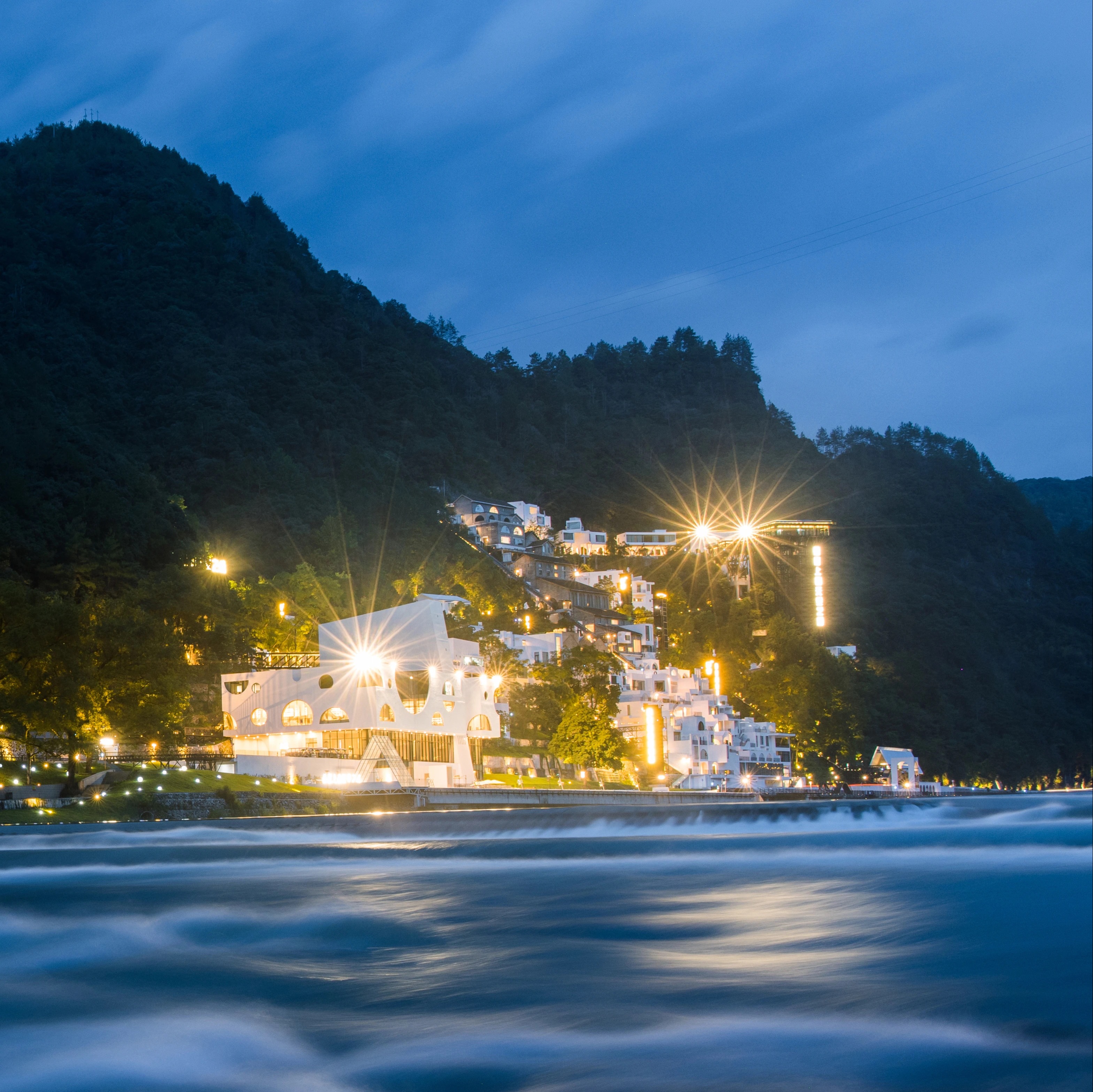 那云度假村^悬崖上的天空之城 × 浮山房/观山大床房/梦溪亲子大床房 · 1晚套餐丨丽水景宁丨云端新春