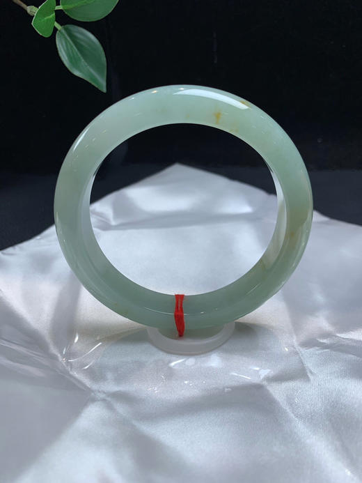 620248，60.8蓝底正圈手镯，版型好，整圈带蓝底色，润润的，带一些撒金 商品图1