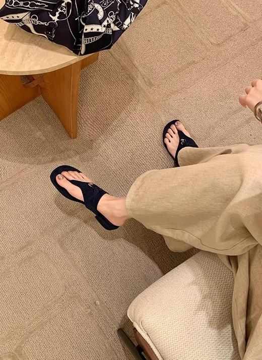 LP同款牛皮版法式气质人字夹拖流苏低跟凉拖鞋 商品图3