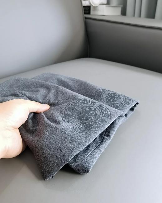 巨软~CH克罗*心Vintage鸡心领25ss 定染深灰复古印花修身收腰设计，高品 V领修身短袖T恤上衣 商品图8