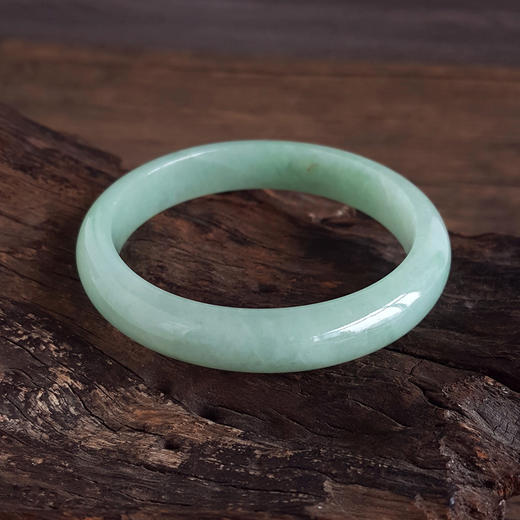 【天然正品】A货翡翠天然糯种绿底58号翡翠手镯58.1MM女士现售价：780特价！080425AH51 商品图3