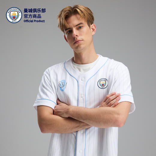 【官方正版】曼城俱乐部 | 白色棒球开衫短袖百搭宽松款式按扣球员蓝色印签棒德布劳内 商品图3