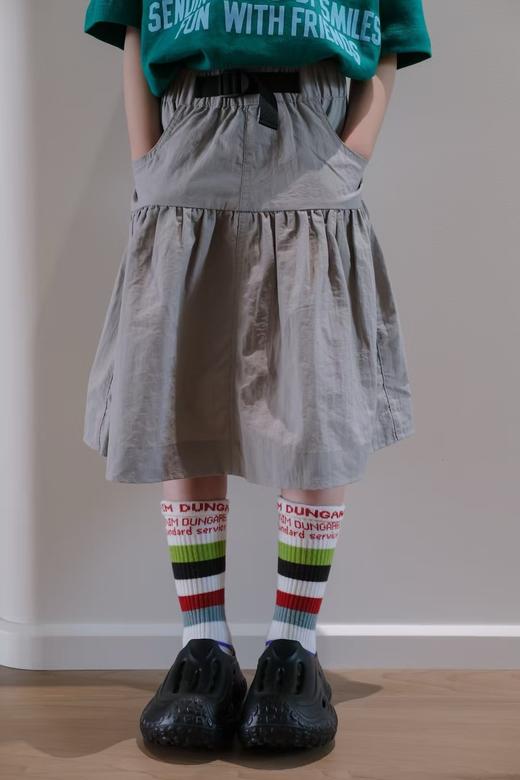 2025夏季户外森系女童休闲速干褶皱松紧腰带荷叶摆纯色半身裙！ 商品图1