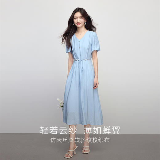 【专属特价】熙世界度假风蓝色V领连衣裙女夏季新款气质灯笼袖串珠收腰长裙子 商品图1