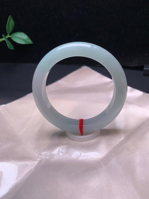 620249，56.8 浅绿底正圈，底妆细腻清爽，大半圈带浅绿底，水润清新 商品图0