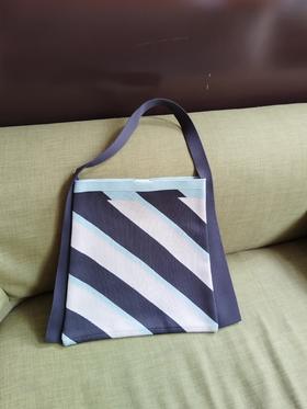 Finger Zoo 复古斜条纹三色单肩包