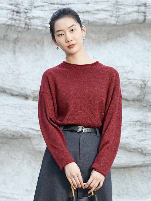 秋冬松弛感穿搭 酒红细闪肌理圆领宽松毛衣 微透光泽感休闲长袖针织上衣 商品图0