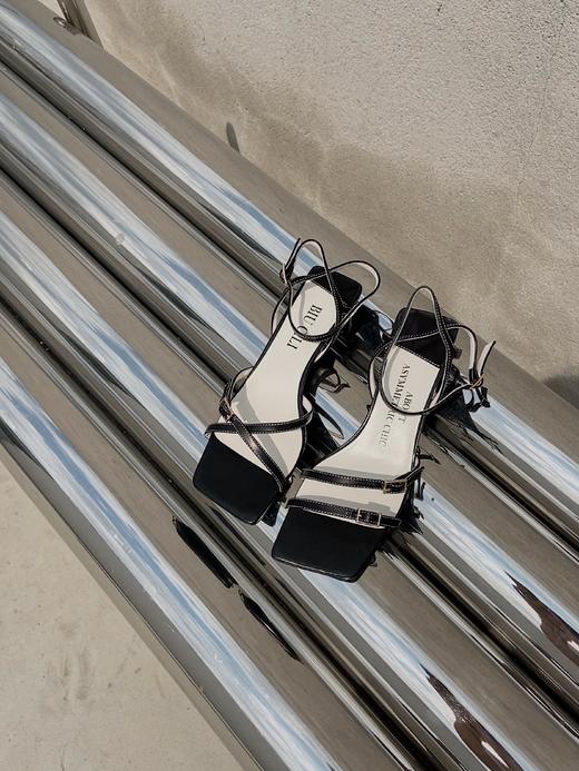 原创设计非对称一字带凉鞋 商品图1