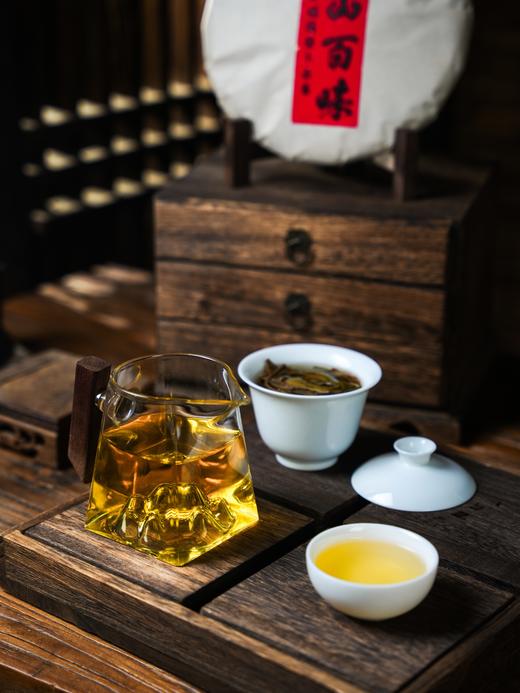 【老客福利】不足10饼！！【千山百味】2024年古寨春大师挑选春茶预售剩余古树料混拼而成，口感十分丰富多变，建议懂茶的老客入，规格：500克/饼 商品图4