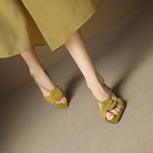 【预售5天】法式复古风尖头玫瑰花高跟鞋，绒面镂空浅口包头凉鞋ML&M2346 商品图2