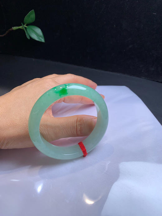 620252，52冰辣绿色手镯，冰甜绿底色，飘一抹辣绿色，干净清爽 商品图5