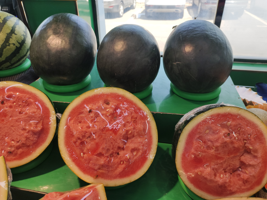 黑水西瓜半个（10斤左右）