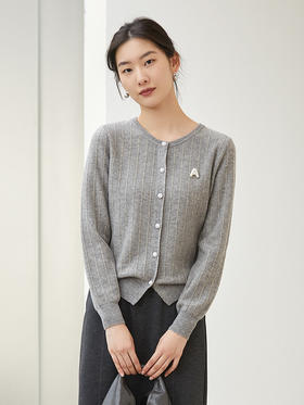 浅灰色珍珠扣针织开衫 圆领 A 字刺绣短款上衣 秋冬季温柔风显瘦百搭羊毛混纺外套