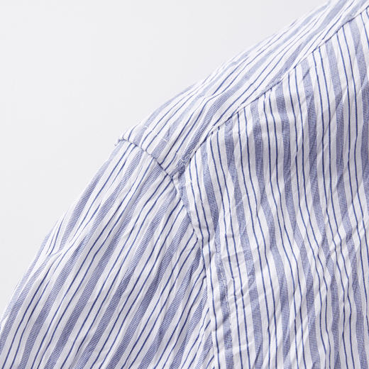 ROMI STUDIO“慵懒随性”蓝白条纹不规则褶皱肌理感衬衣 RWCSSA3917 商品图3