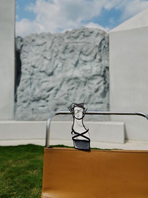 原创设计非对称一字带凉鞋 商品图2