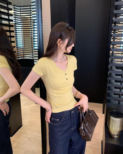 <曾小咸推荐> V领修身短袖T 日常129/件 活动价69.99/件！！ 商品图8