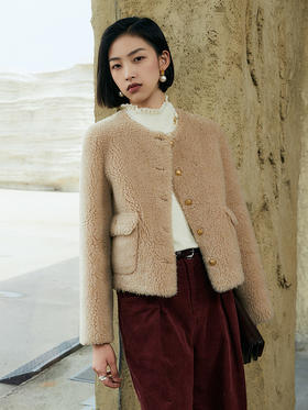 黑色半高领珍珠装饰针织衫，木耳边设计 + 泡泡袖 + 软糯质感，解锁冬日通勤与约会的精致气质与保暖穿搭