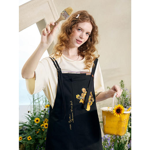 两三事梵高文艺 与葵同行 2025夏季新款复古绣花宽松背带裙连衣裙 商品图1