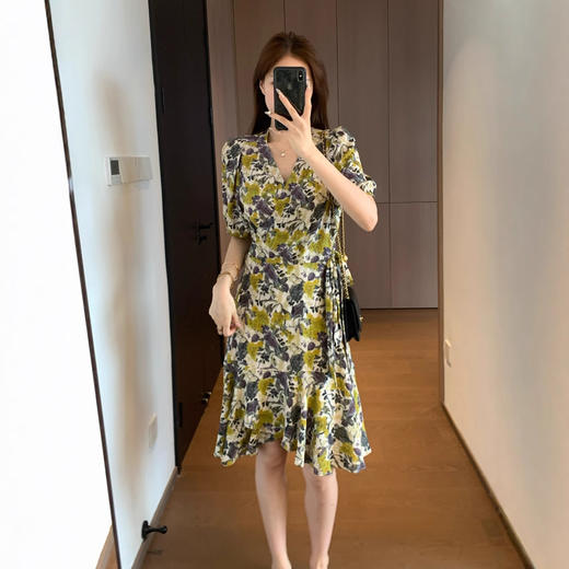 用量两米！2025法式斜襟领交叉缠绕式绑带泡泡袖鱼尾裙摆连衣裙！ 商品图0