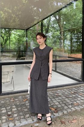 Le Malene 静奢风马甲半裙套装 20599