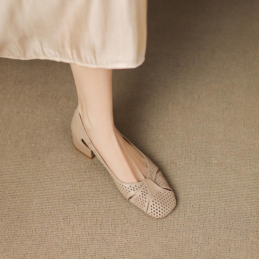 【预售5天】头层羊皮镂空透气优雅通勤夏季粗中跟方头真皮中空单鞋女AJ&AJ9970 商品图3