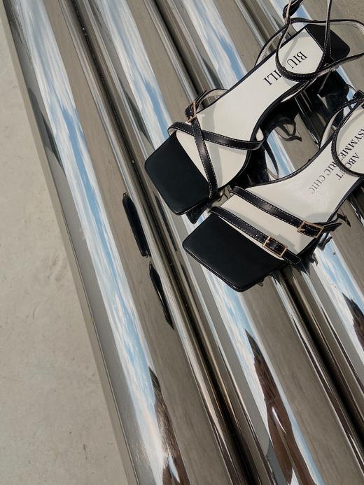 原创设计非对称一字带凉鞋 商品图6