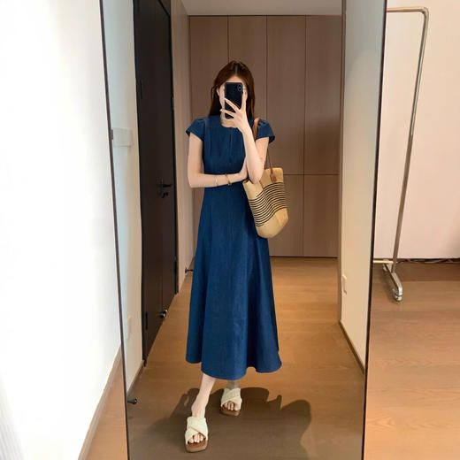 立体剪裁！2025新款100棉水洗薄牛仔料连腰设计小水滴镂空圆领连衣裙！ 商品图1