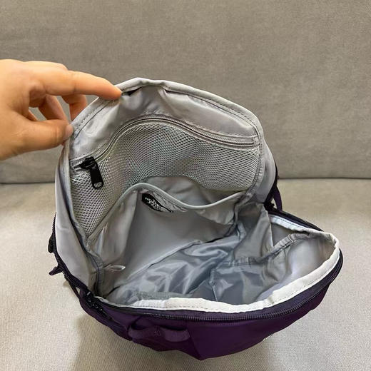 原单出口韩国订单 TheNorthFace北面12L户外旅行双肩包，上身轻盈，颜值拉满，值得种草

尺寸：38.5/24/13

5色现货发

原价89000韩元 商品图9