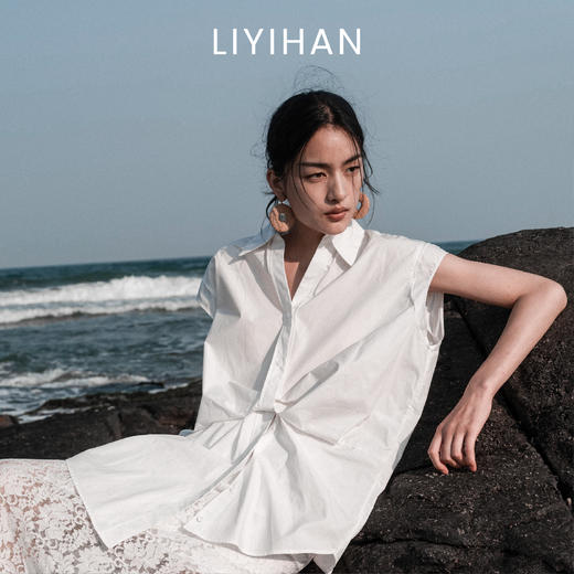 LIYIHAN织梦  25夏新款扭结廓形短袖衬衫法式翻领设计感宽松时尚 商品图1