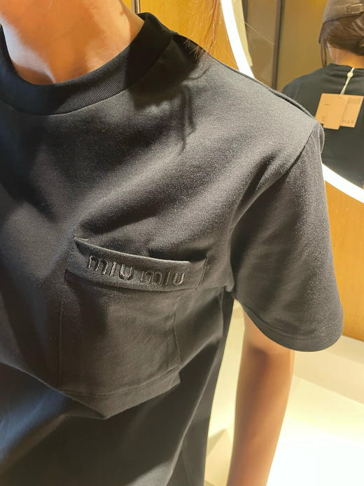 M1u m1u 女款字母口袋刺绣T恤 TX544 商品图4