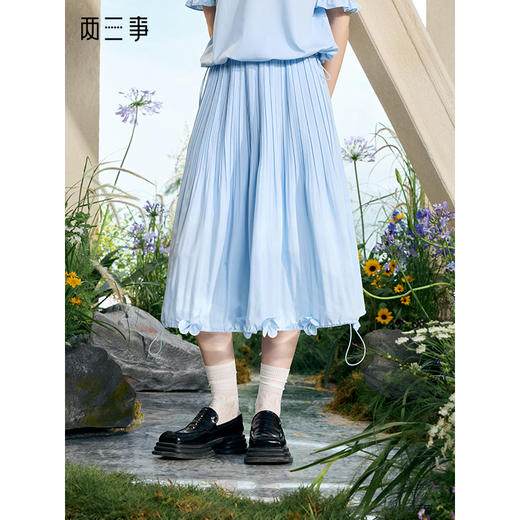 两三事 海岛花束 2025夏季新款小清新立体花朵抽绳下摆压褶半身裙 商品图0