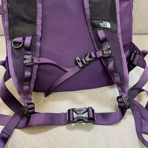 原单出口韩国订单 TheNorthFace北面12L户外旅行双肩包，上身轻盈，颜值拉满，值得种草

尺寸：38.5/24/13

5色现货发

原价89000韩元 商品图8