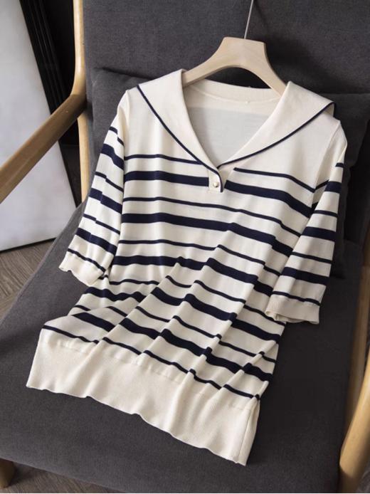 ❤️【佐姿莎莱赛尔海军领撞色条纹针织小衫-J1204】💥柜上新款 2200+软币 💜超级显档次和气质的一款海军领领针织， ✅ 整身富有变化感的黑白条纹打花组织肌理，经典却具有穿搭层次感 商品图3