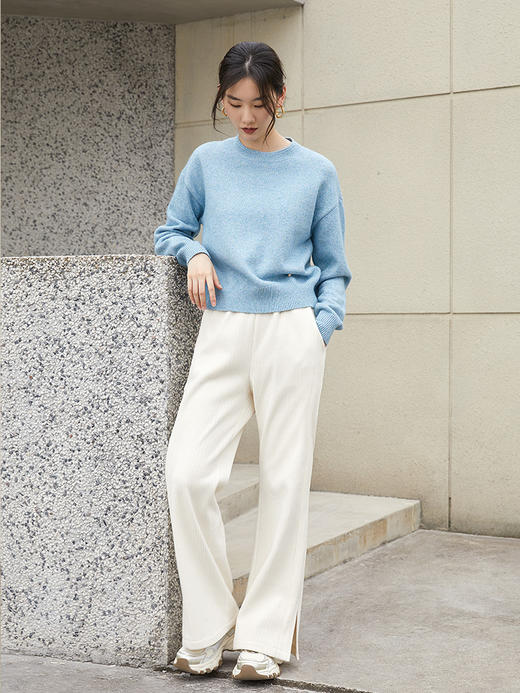 2025 秋冬浅蓝细闪圆领短款毛衣女 宽松落肩针织衫 温柔氛围感通勤百搭显瘦软糯亲肤上衣 商品图1