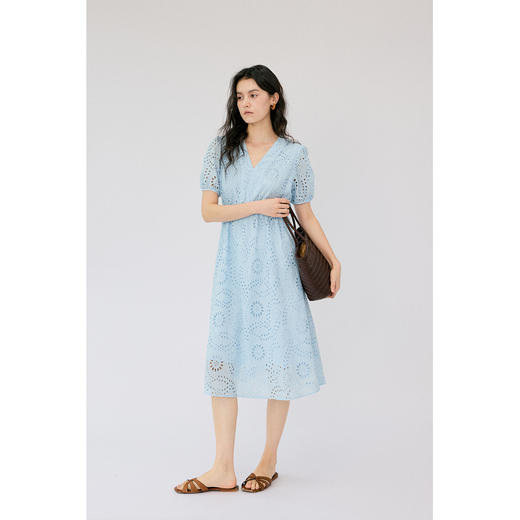 HeyDress马德拉刺绣连衣裙女夏季法式V领收腰镂空度假风纯棉裙子 商品图0