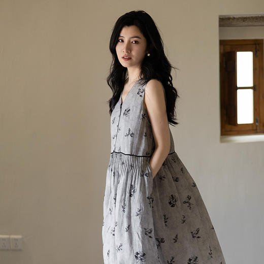 绽放328朵【海街日记】80支纯棉可调节肩带长款V领大摆吊带连衣裙 商品图1
