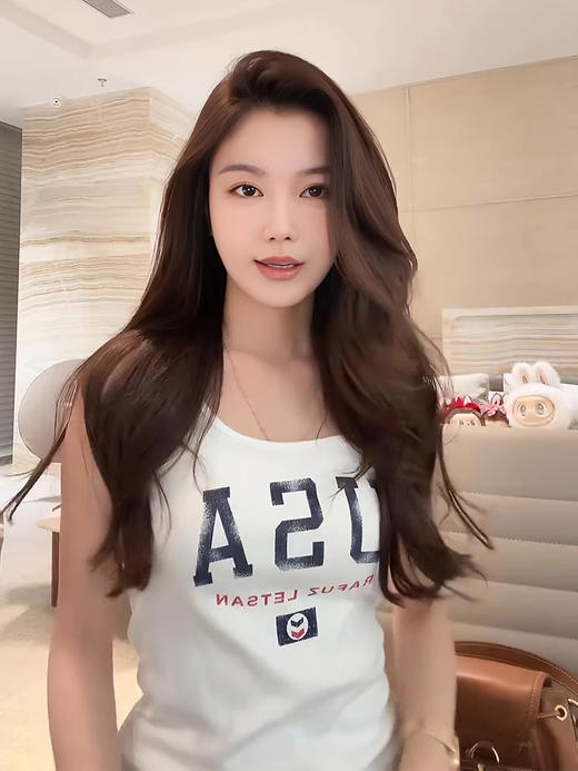 COCO ZONE 刘一一 2025美式褪色字母设计U领无袖背心CD1A0086 商品图1