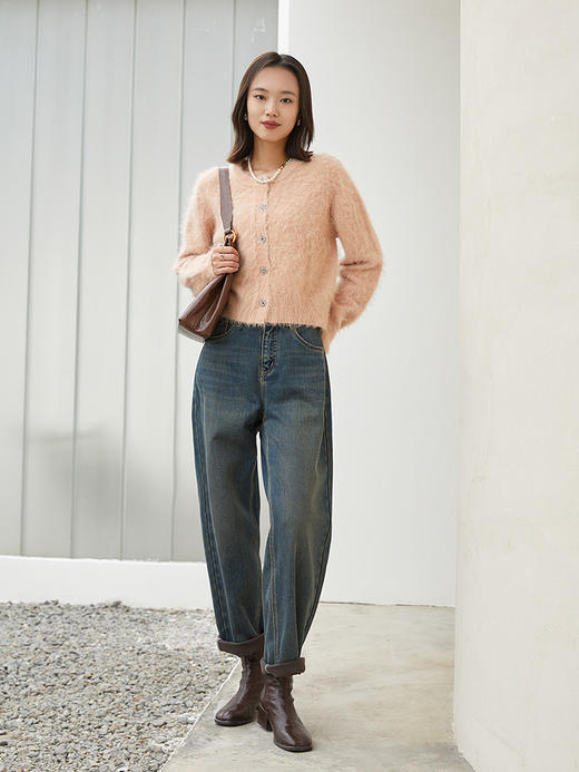 温柔裸粉色毛绒感短款针织开衫 圆领钻饰纽扣修身显瘦通勤约会软糯气质上衣 商品图1