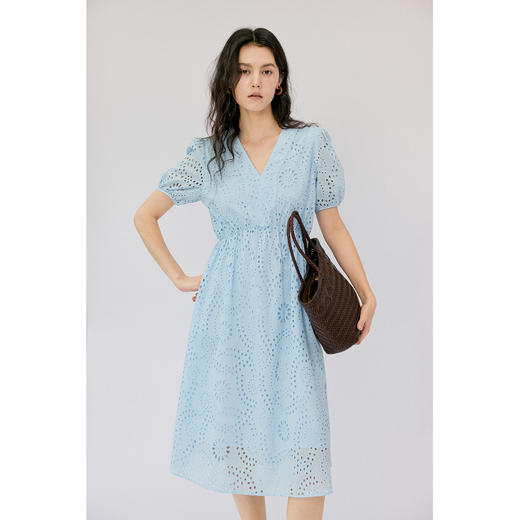 HeyDress马德拉刺绣连衣裙女夏季法式V领收腰镂空度假风纯棉裙子 商品图1