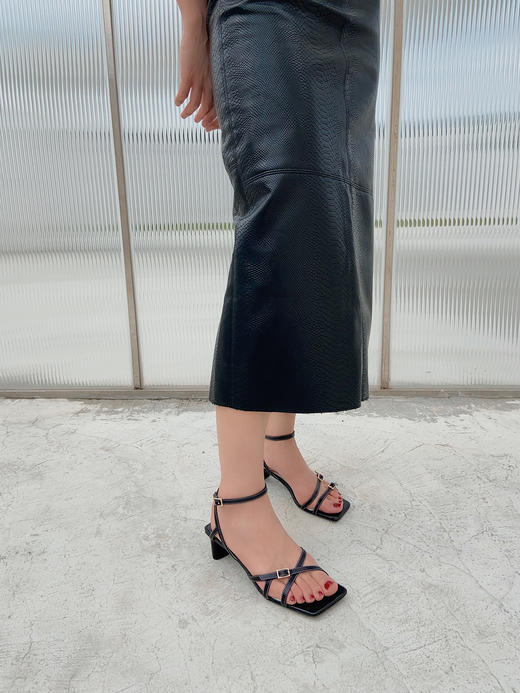 原创设计非对称一字带凉鞋 商品图9