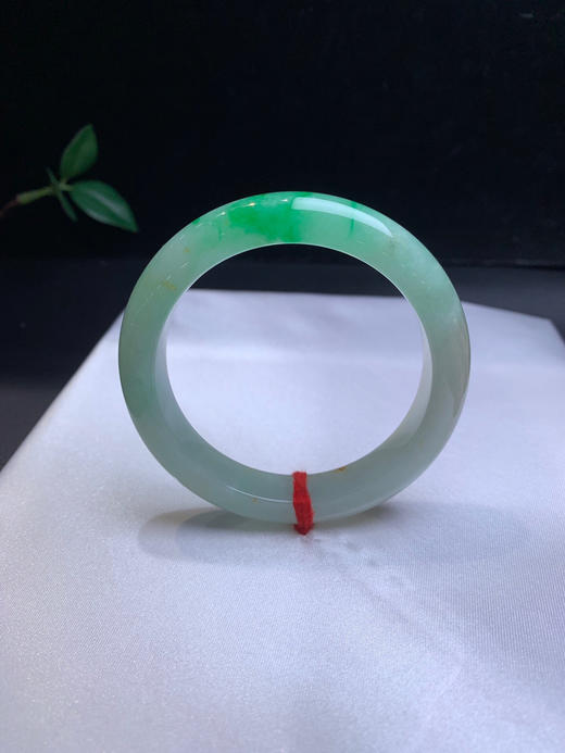 620254，55.5黄加绿手镯，一截阳绿色，一截带清新黄翡 干净有特色 商品图0