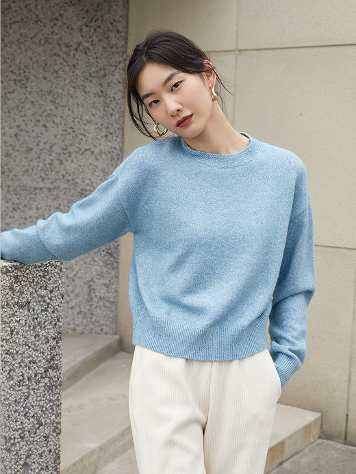 2025 秋冬浅蓝细闪圆领短款毛衣女 宽松落肩针织衫 温柔氛围感通勤百搭显瘦软糯亲肤上衣 商品图0