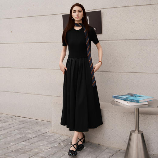 谜底黑色连衣裙2025春季新品气质优雅修身针织长裙短袖251MZ0400 商品图2