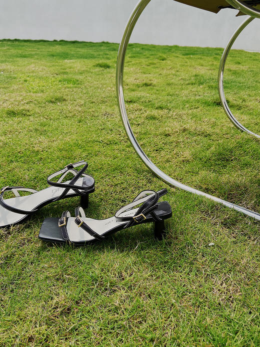 原创设计非对称一字带凉鞋 商品图8