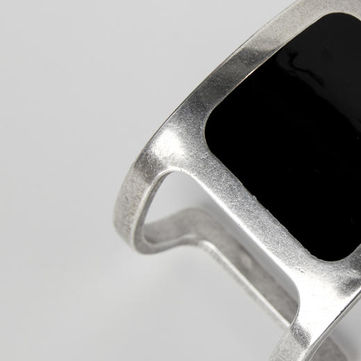 ROMI STUDIO 不锈钢手镯 简约高级感黑银撞色开口手镯 RWCRP33610 商品图4