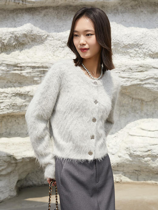 温柔裸粉色毛绒感短款针织开衫 圆领钻饰纽扣修身显瘦通勤约会软糯气质上衣 商品图0