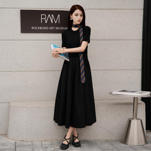 谜底黑色连衣裙2025春季新品气质优雅修身针织长裙短袖251MZ0400 商品图1