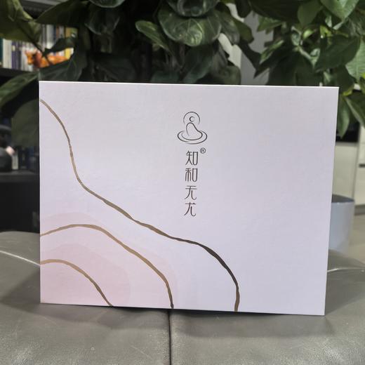 杞冠严选 | 知和无尤 · 礼盒大马士革玫瑰纯露300ml 活性精粹液120ml 沁润精油100ml 活性精油10ml 星眸焕活精油7ml 送30ml纯露+湿敷膜 商品图4
