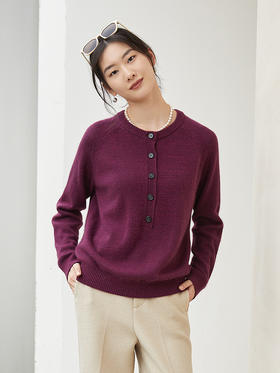 酒红色亨利领羊毛针织衫，复古纽扣设计 + 软糯质感 + 宽松版型，承包你冬日叠穿的温柔气质与保暖刚需